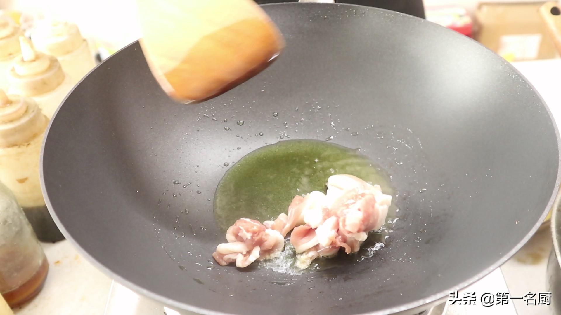 家人最爱吃的小炒黄豆芽，大厨教你在家轻松做，简单入味，营养高（家常炒黄豆芽粉条的做法）