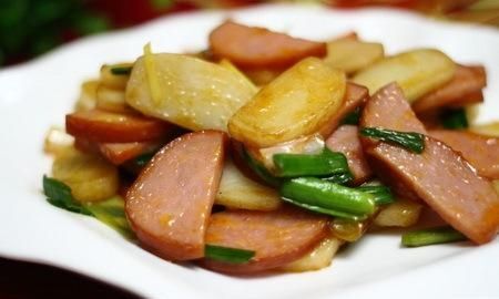 怎么炒年糕简单又好吃，这样炒出来的年糕秒杀夜宵摊（怎么样炒年糕好吃窍门）