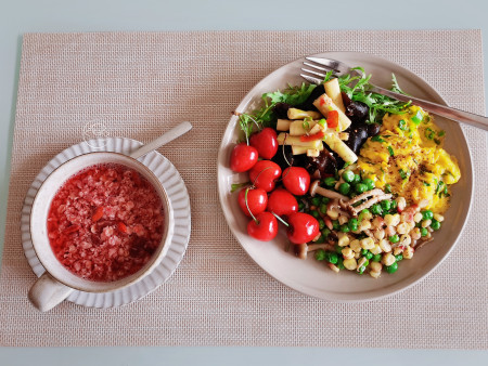 水煮玉米粒豌豆仁，尖椒炒绿豆芽，简单好做，家常味道可口（玉米粒炒豌豆怎么做）