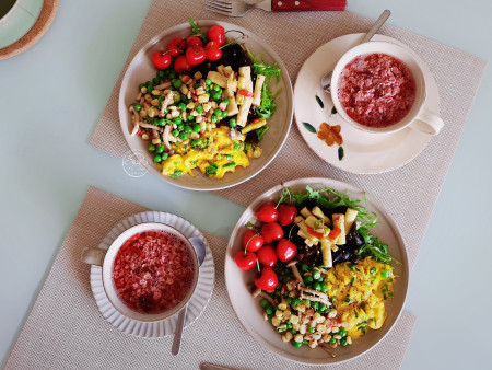 水煮玉米粒豌豆仁，尖椒炒绿豆芽，简单好做，家常味道可口（玉米粒炒豌豆怎么做）