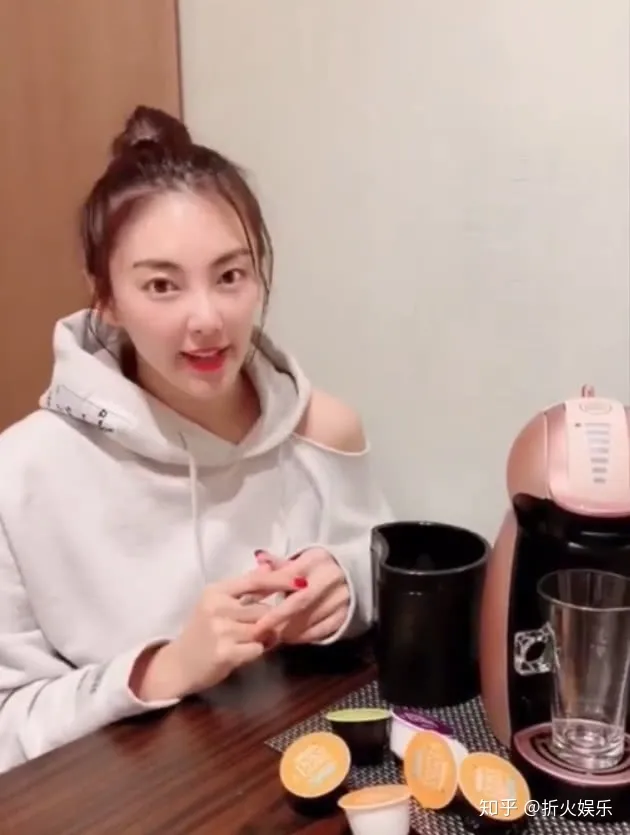 张雨绮与袁巴元闹翻后首次露面，不受舆论影响，生活滋润-张雨绮和袁巴元微信对话