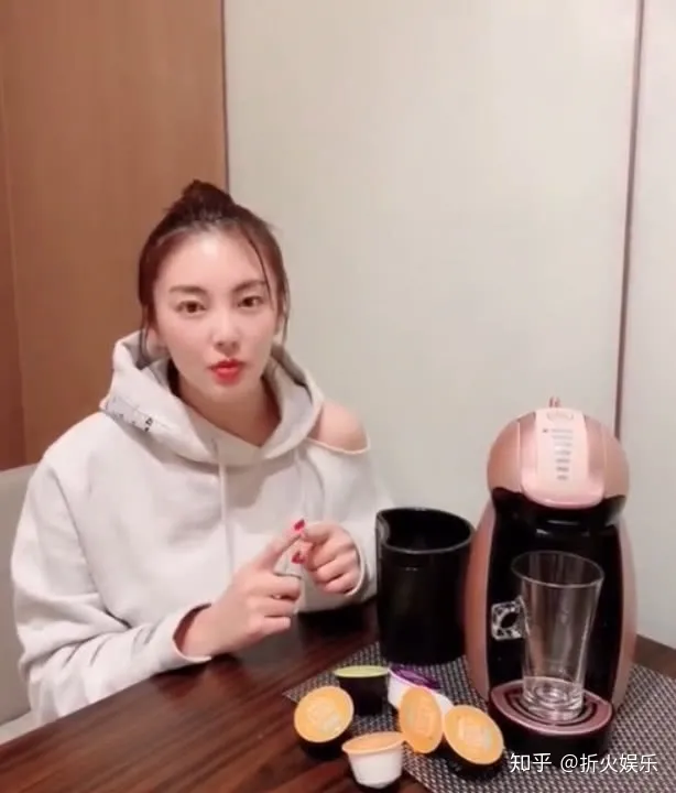 张雨绮与袁巴元闹翻后首次露面，不受舆论影响，生活滋润-张雨绮和袁巴元微信对话