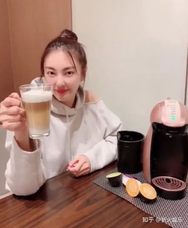 张雨绮与袁巴元闹翻后首次露面，不受舆论影响，生活滋润-张雨绮和袁巴元微信对话