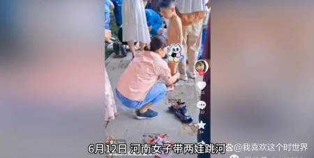 26岁妈妈带俩幼子跳河后续，妈妈已当场无生命体征，2孩子获救！-29岁两个孩子妈妈跳河
