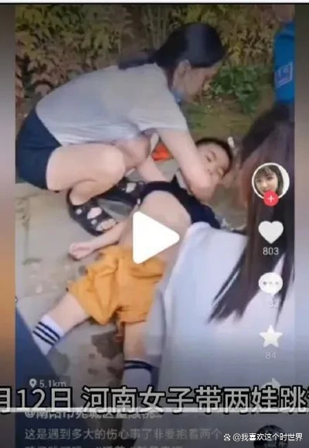 26岁妈妈带俩幼子跳河后续，妈妈已当场无生命体征，2孩子获救！-29岁两个孩子妈妈跳河