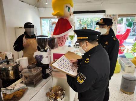 玩梗要有度！有人蹭热点推出连花清瘟“周边产品”被罚-连花清瘟争议咋回事