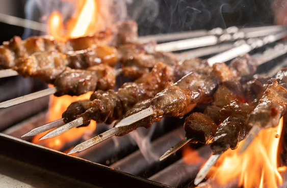 搜索暴跌100倍，淄博烧烤迅速降温，告别喧嚣后该何去何从？-潍坊淄博烧烤