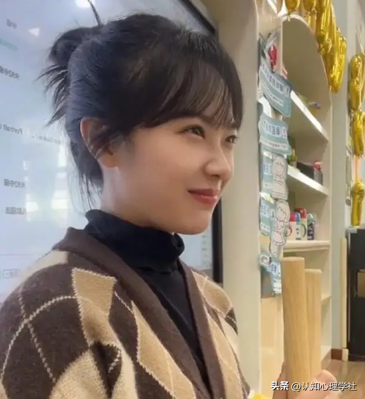 “挖呀挖”黄老师开始转型，还是以前单纯美女幼师吗？-黄老师怎么了