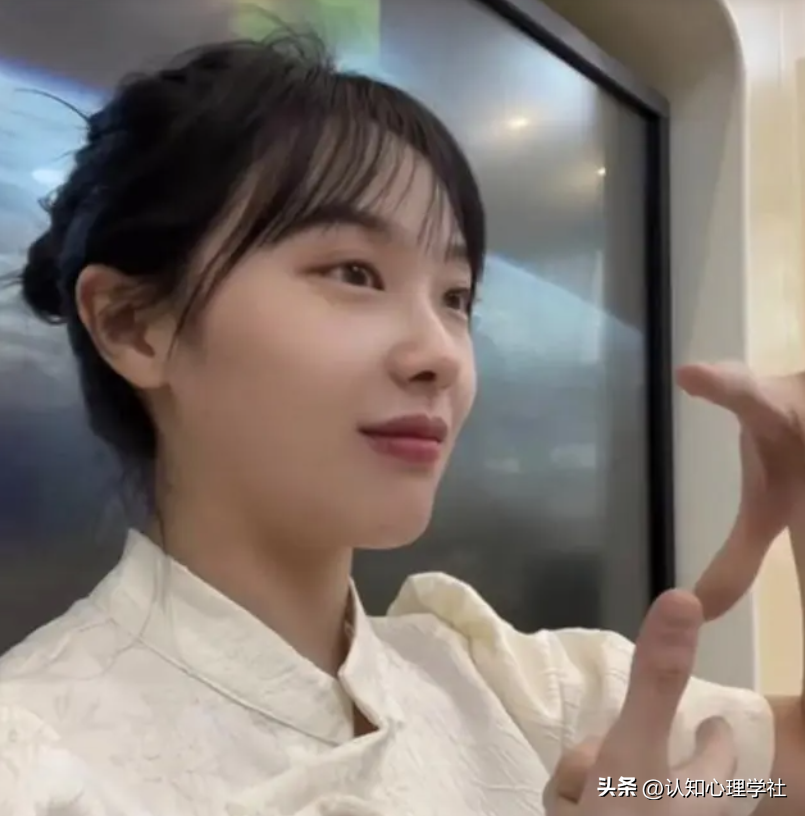 “挖呀挖”黄老师开始转型，还是以前单纯美女幼师吗？-黄老师怎么了