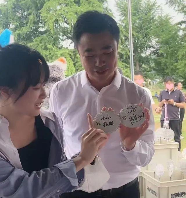 突然爆红的“挖呀挖”黄老师，素颜出镜遭吐槽…-挖呀挖呀嗖嗖歌曲 视频