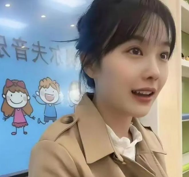 “挖呀挖”黄老师要开始转型了，不甘心做一个昙花一现的小网红-黄老师全名叫什么 在花园里挖呀挖