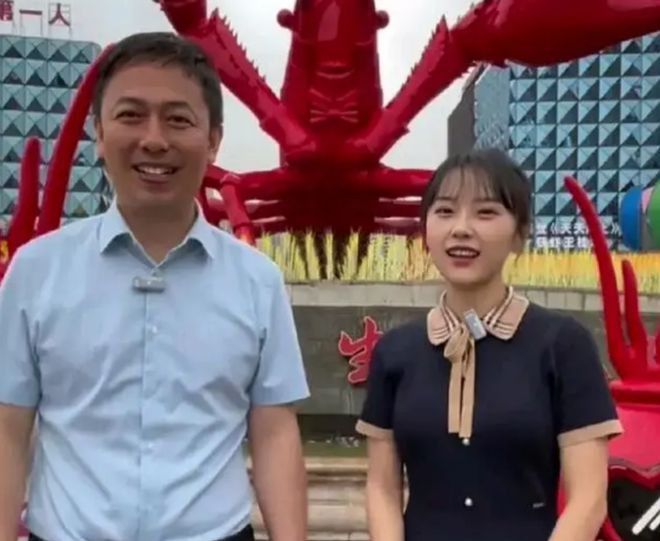 “挖呀挖”黄老师要开始转型了，不甘心做一个昙花一现的小网红-黄老师全名叫什么 在花园里挖呀挖