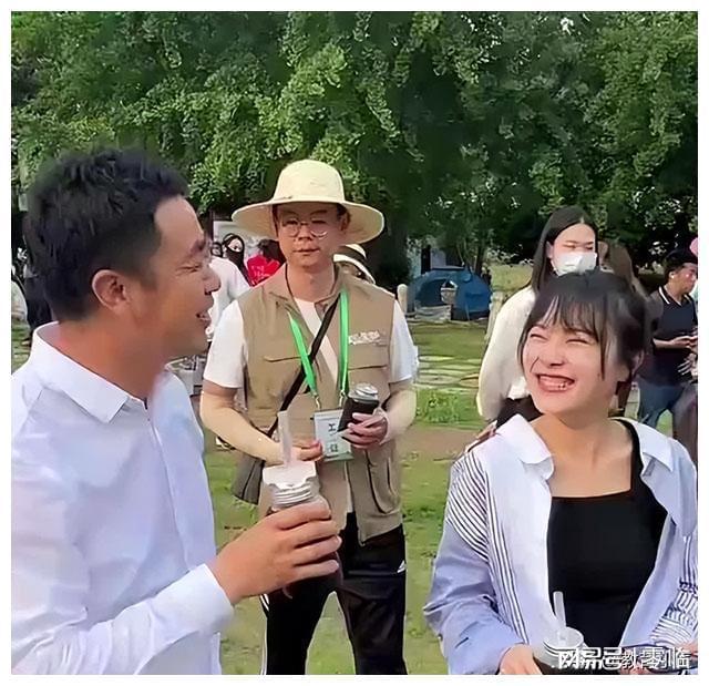 “挖呀挖”黄老师开始转型：她不再是那“单纯”的美女幼师-黄老师全名叫什么 挖啊