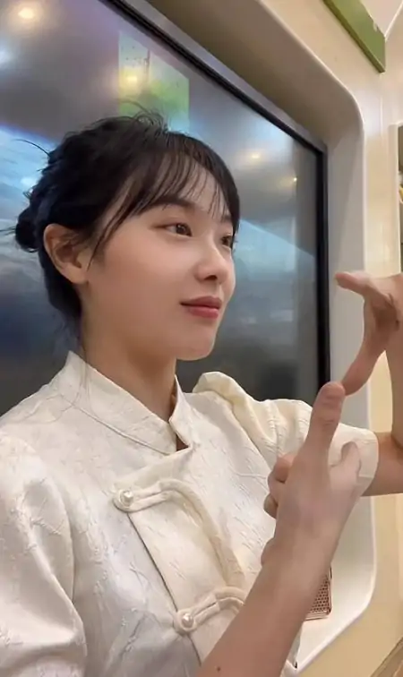 “挖呀挖”黄老师再次出圈，晒出书法作品，真有颜有才又有实力-黄老师讲书法笔记