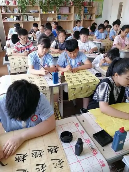 “挖呀挖”黄老师再次出圈，晒出书法作品，真有颜有才又有实力-黄老师讲书法笔记