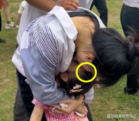 黄老师还在“挖呀挖”，桃子老师做法尽显格局，也许该火的是后者-黄磊多大