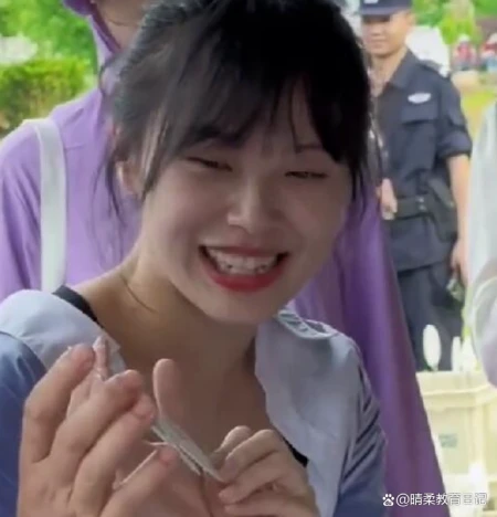 黄老师还在“挖呀挖”，桃子老师做法尽显格局，也许该火的是后者-黄磊多大