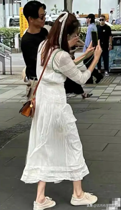 林志玲官宣退圈后现身，胳膊瘦到只剩一根筋，骨头突出严重变形-林志玲46岁了