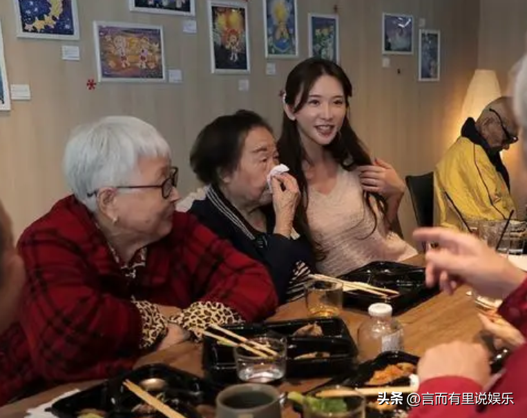 林志玲官宣退圈后现身，胳膊瘦到只剩一根筋，骨头突出严重变形-林志玲46岁了