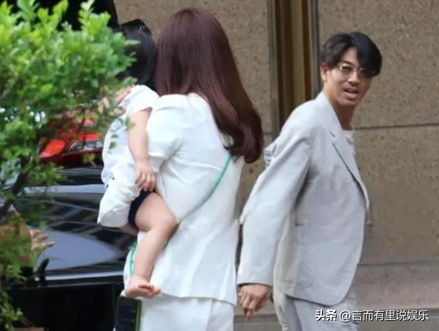 林志玲官宣退圈后现身，胳膊瘦到只剩一根筋，骨头突出严重变形-林志玲46岁了