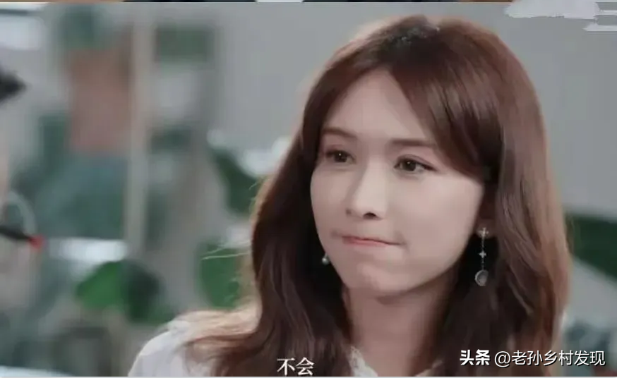 林志玲近期话题多，退出演艺圈成亮点，希望观众永远记得黑发的她-林志玲近照大变样