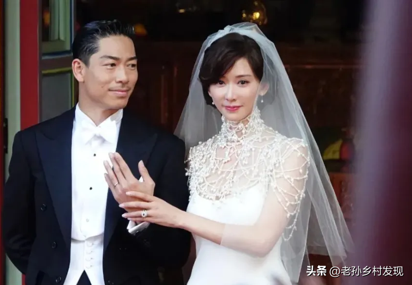 林志玲近期话题多，退出演艺圈成亮点，希望观众永远记得黑发的她-林志玲近照大变样