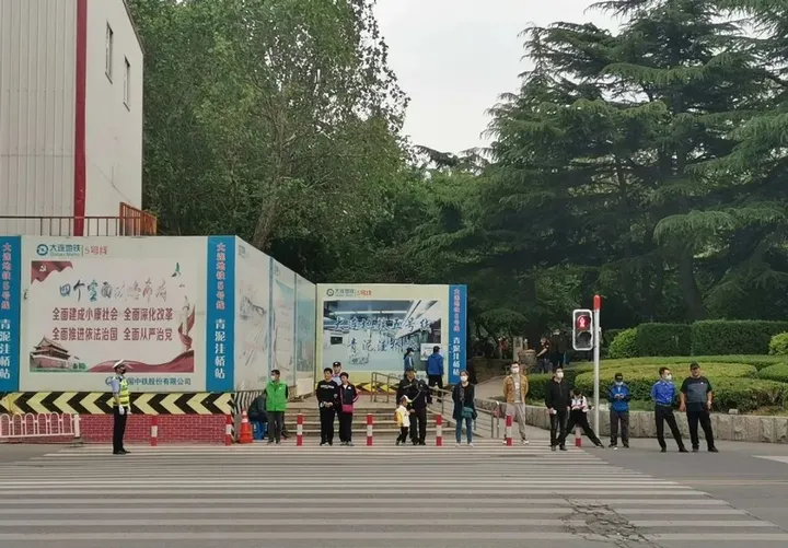 死刑！大连男子开宝马闹市区撞死5人，监控视频公开！遇难家属的一句话太戳心了......（大连宝马开车撞人视频）