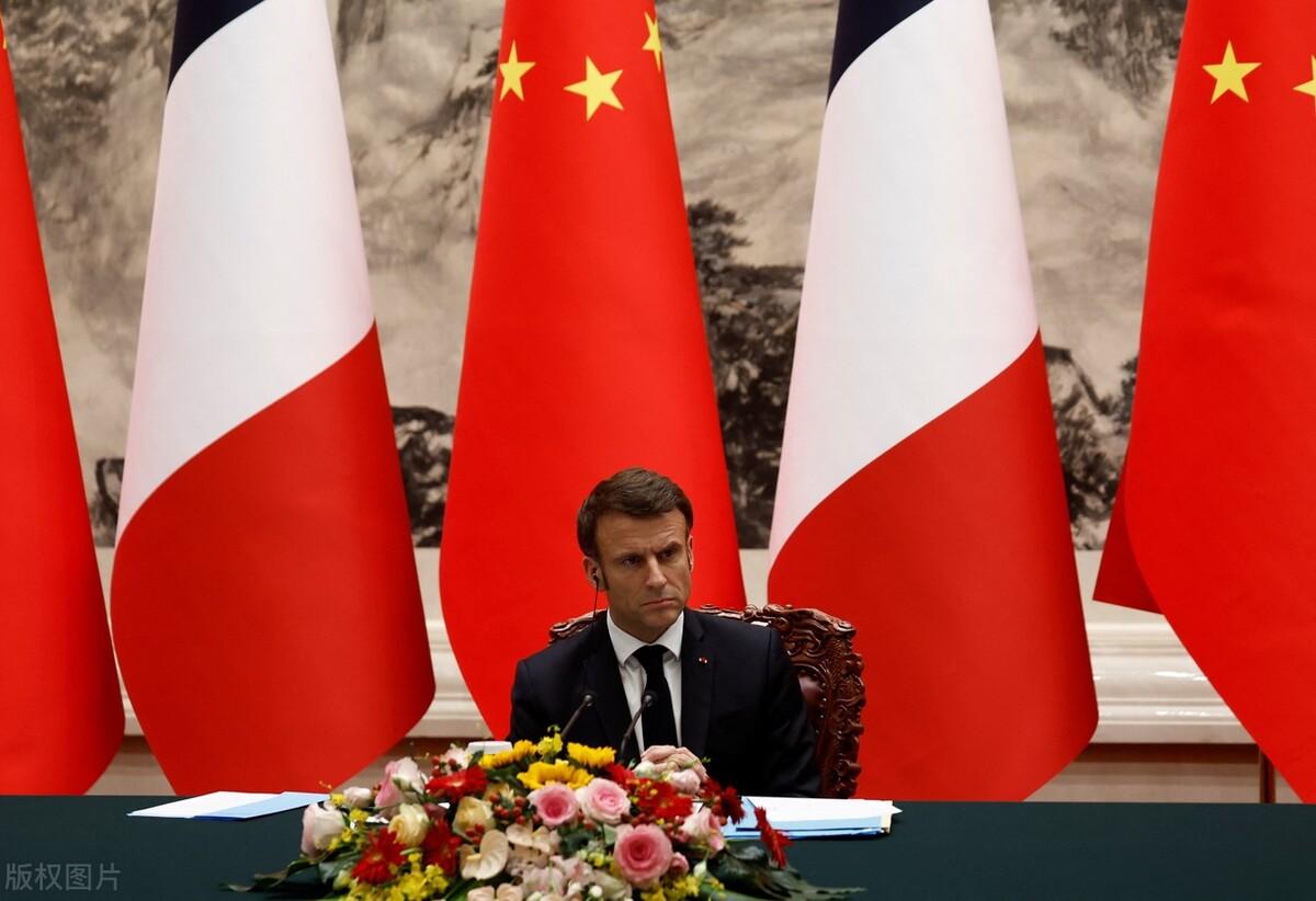 马克龙访华红旗被专车接送，法国记者围观质疑!-马克龙接受采访是哪一年
