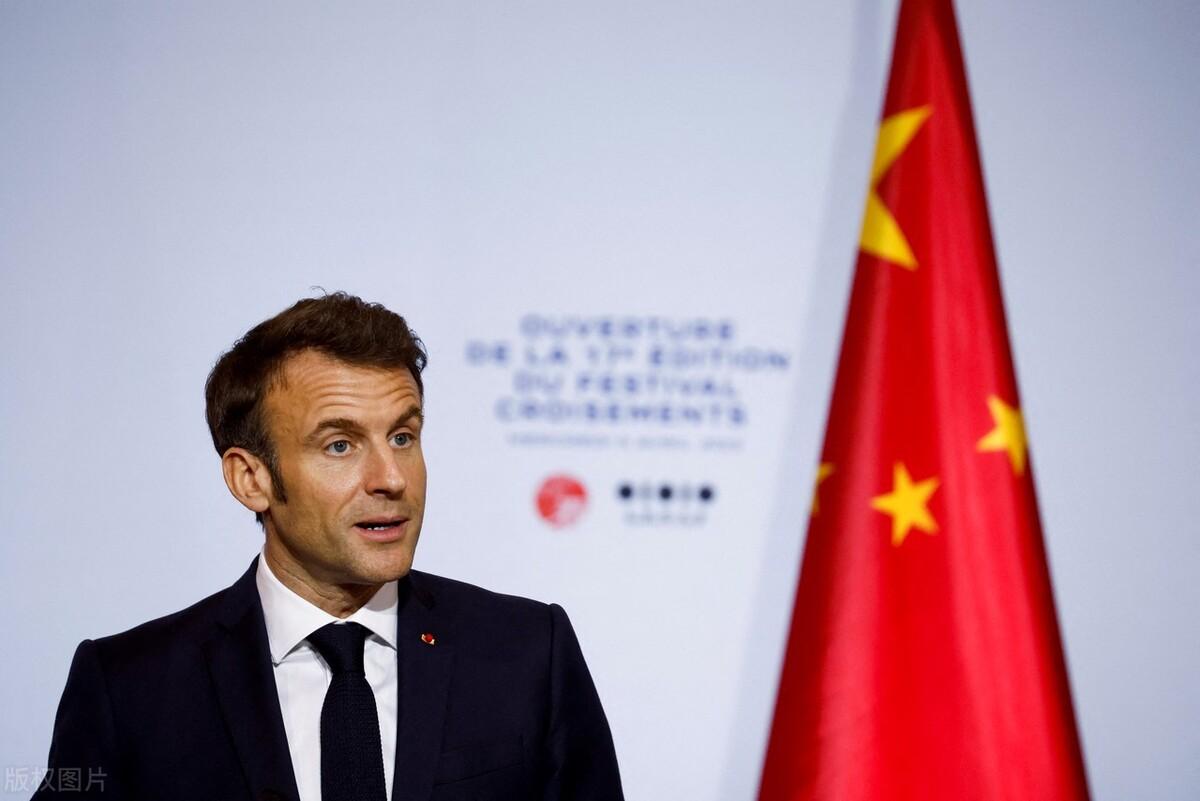 马克龙访华红旗被专车接送，法国记者围观质疑!-马克龙接受采访是哪一年