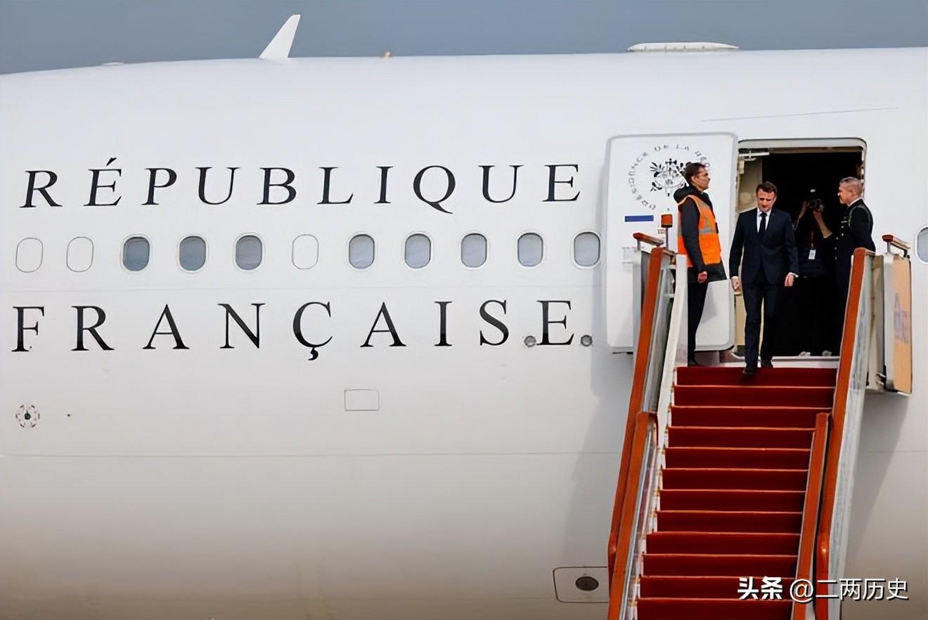 法国记者直呼震撼，欢迎马克龙的中国仪仗队真是威武霸气