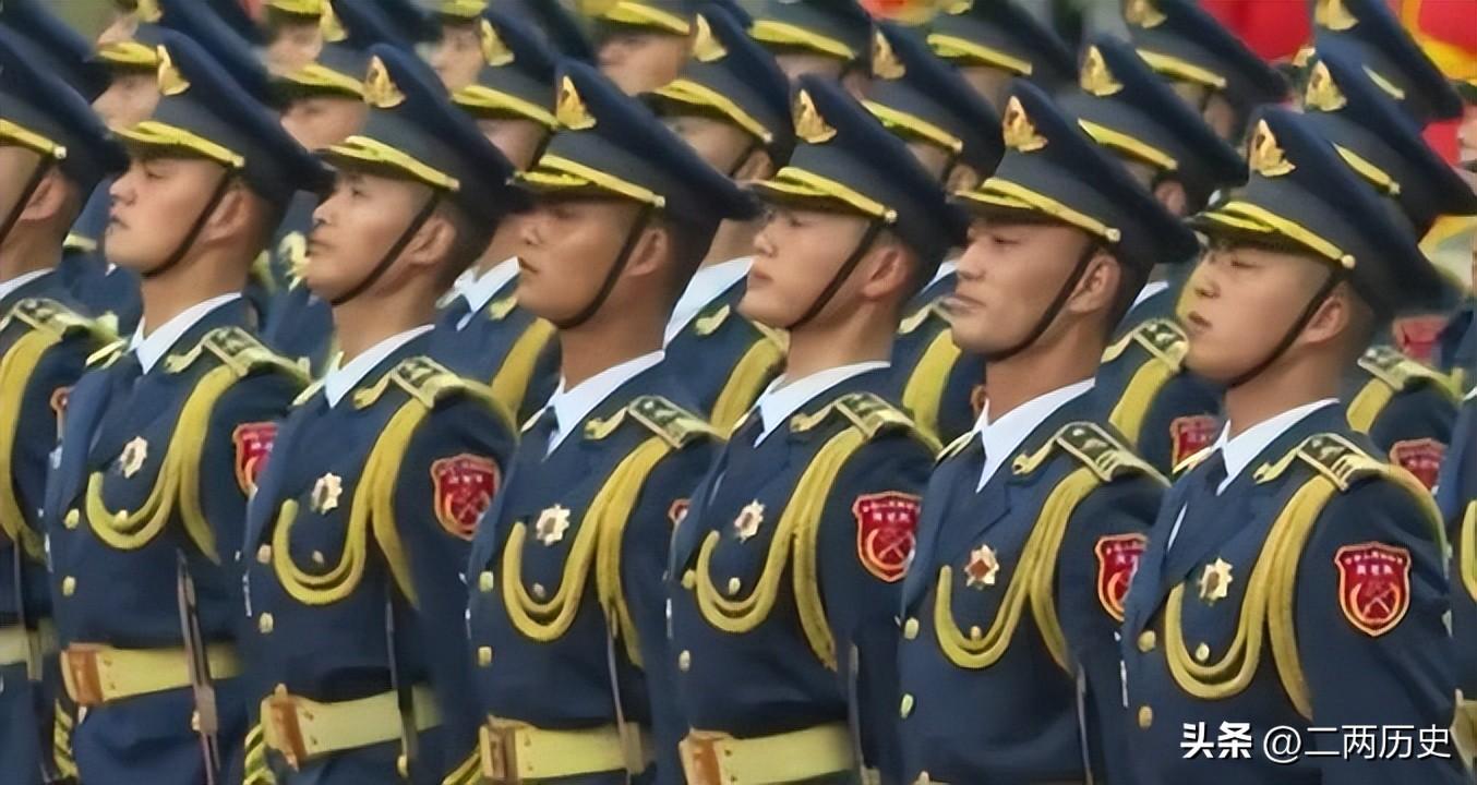 法国记者直呼震撼，欢迎马克龙的中国仪仗队真是威武霸气