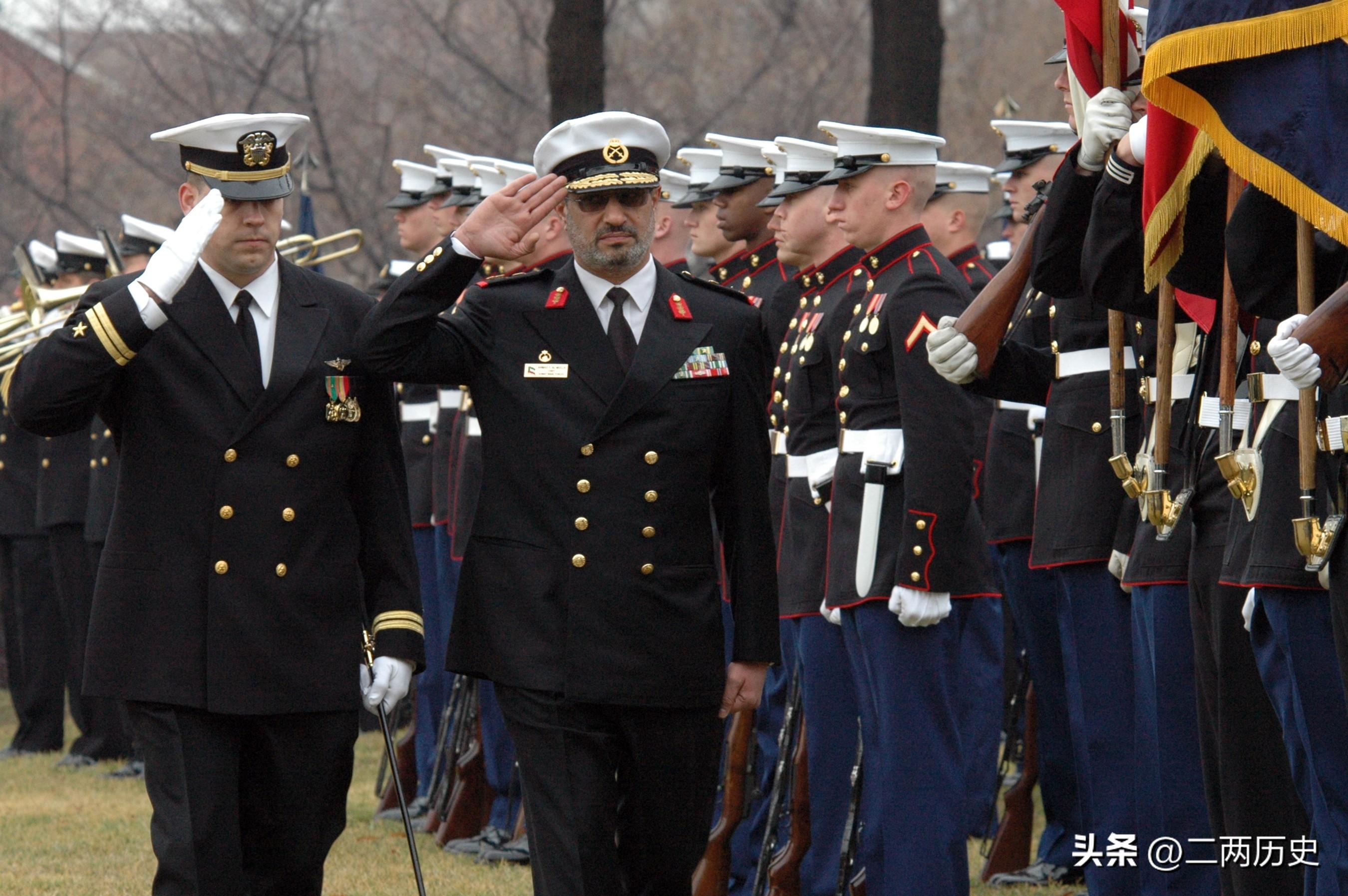 法国记者直呼震撼，欢迎马克龙的中国仪仗队真是威武霸气