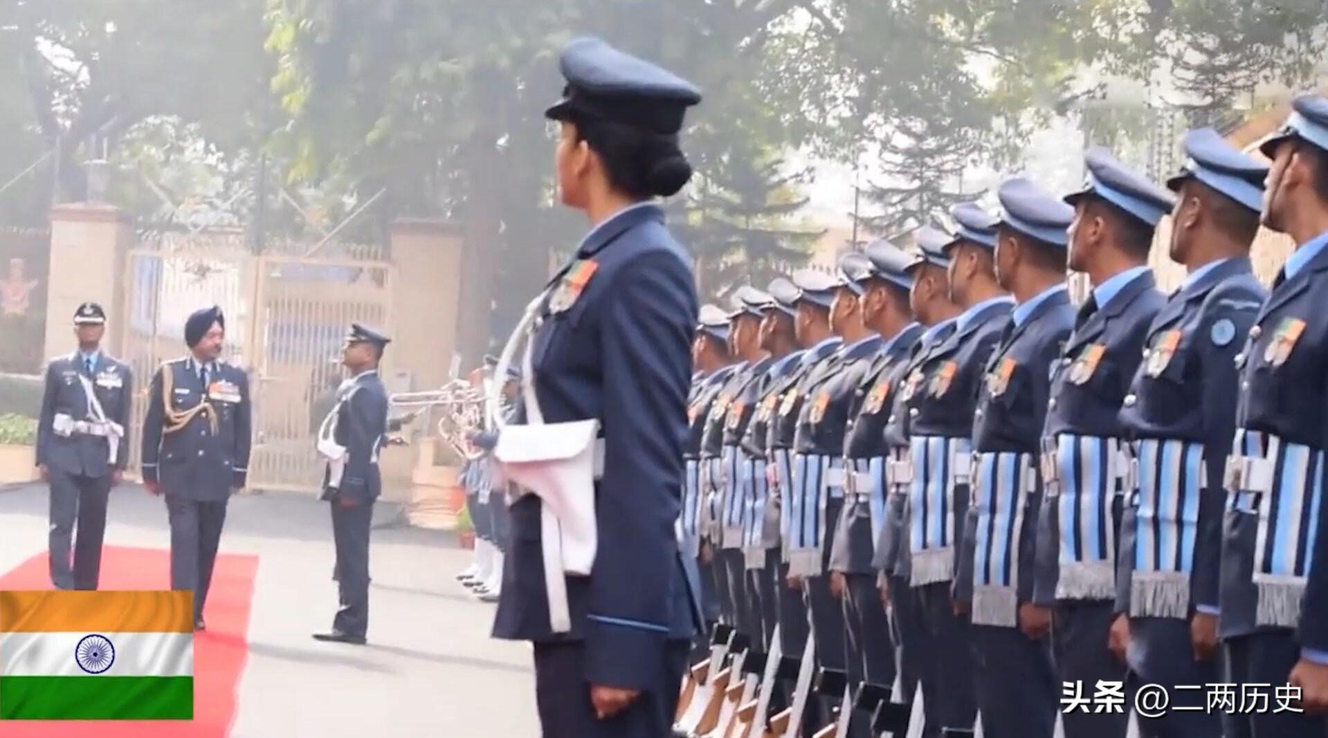 法国记者直呼震撼，欢迎马克龙的中国仪仗队真是威武霸气