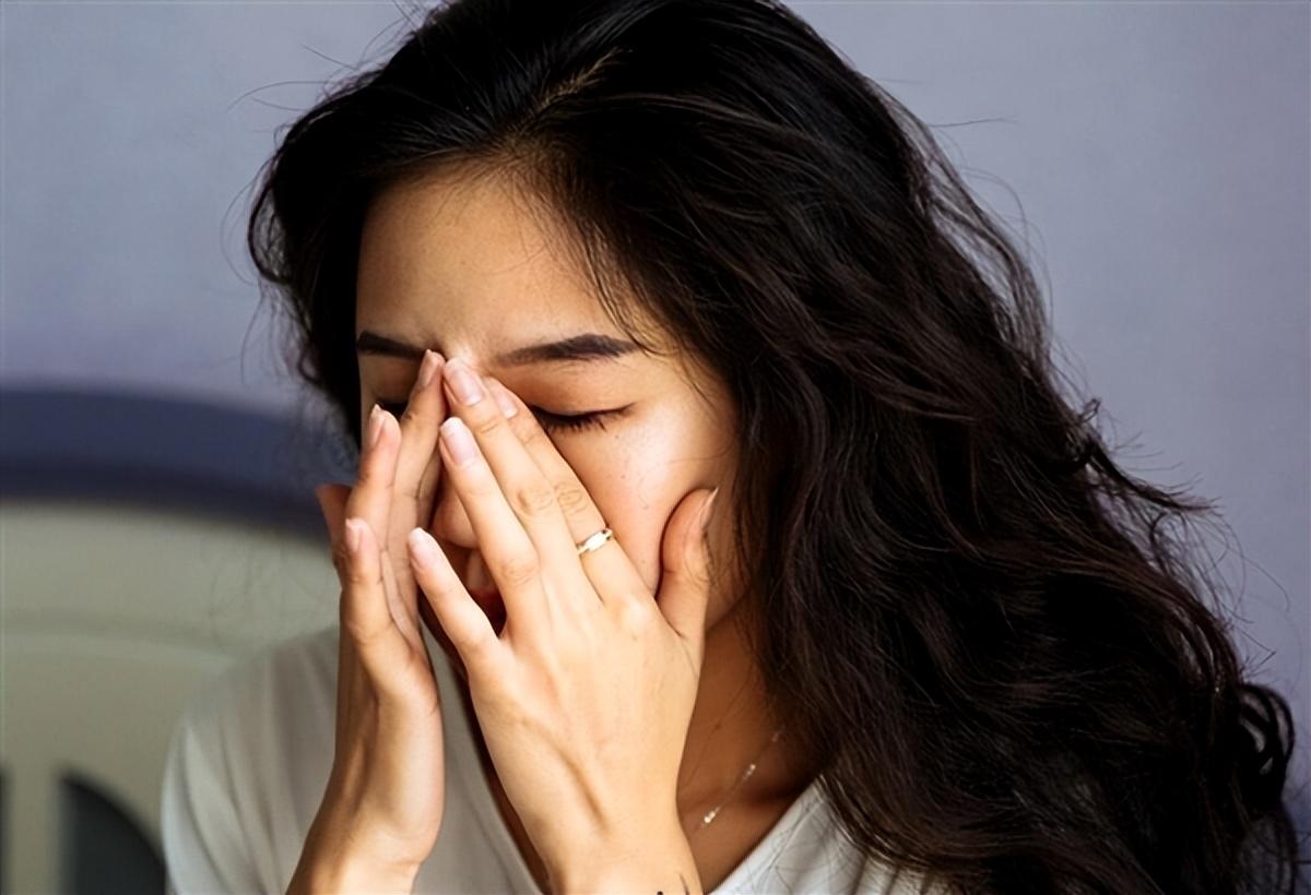 女孩应聘商务专员因身高177cm被拒 你觉得合理吗？（商务专员职位要求）