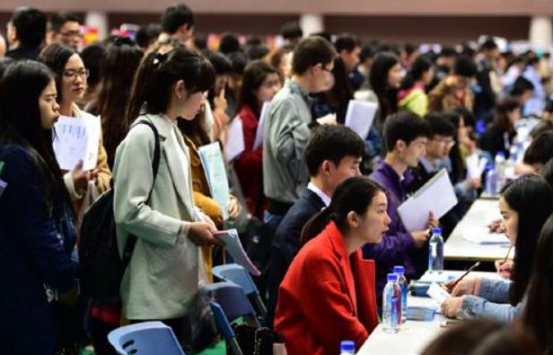 “对不起，你身高不符”，大学生求职遭拒，公司回复让人无法信服（对不起你现在拨打的电话无法接通）