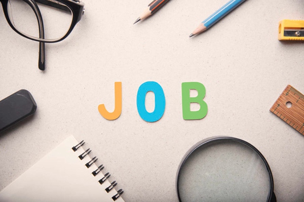 女孩应聘商务专员因身高177cm被拒 称会给客户带来压迫感（商务专员有发展吗）