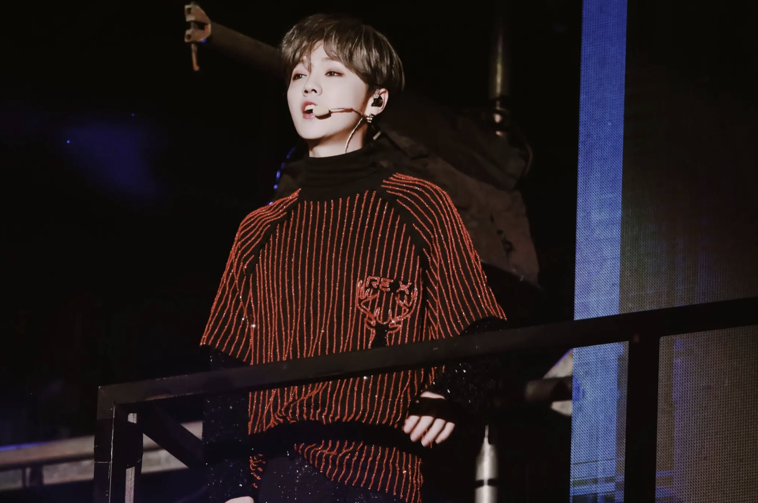 鹿晗兑现三年前的承诺，医护粉丝感动落泪，网友：真偶像！-鹿晗给医护人员送礼物