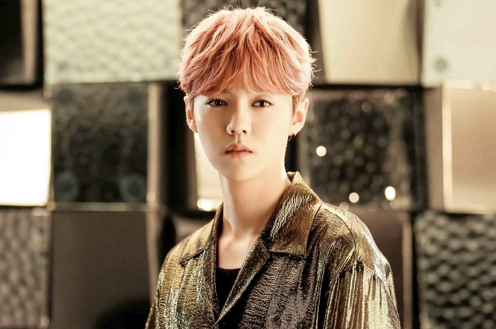 鹿晗兑现三年前的承诺，医护粉丝感动落泪，网友：真偶像！-鹿晗给医护人员送礼物