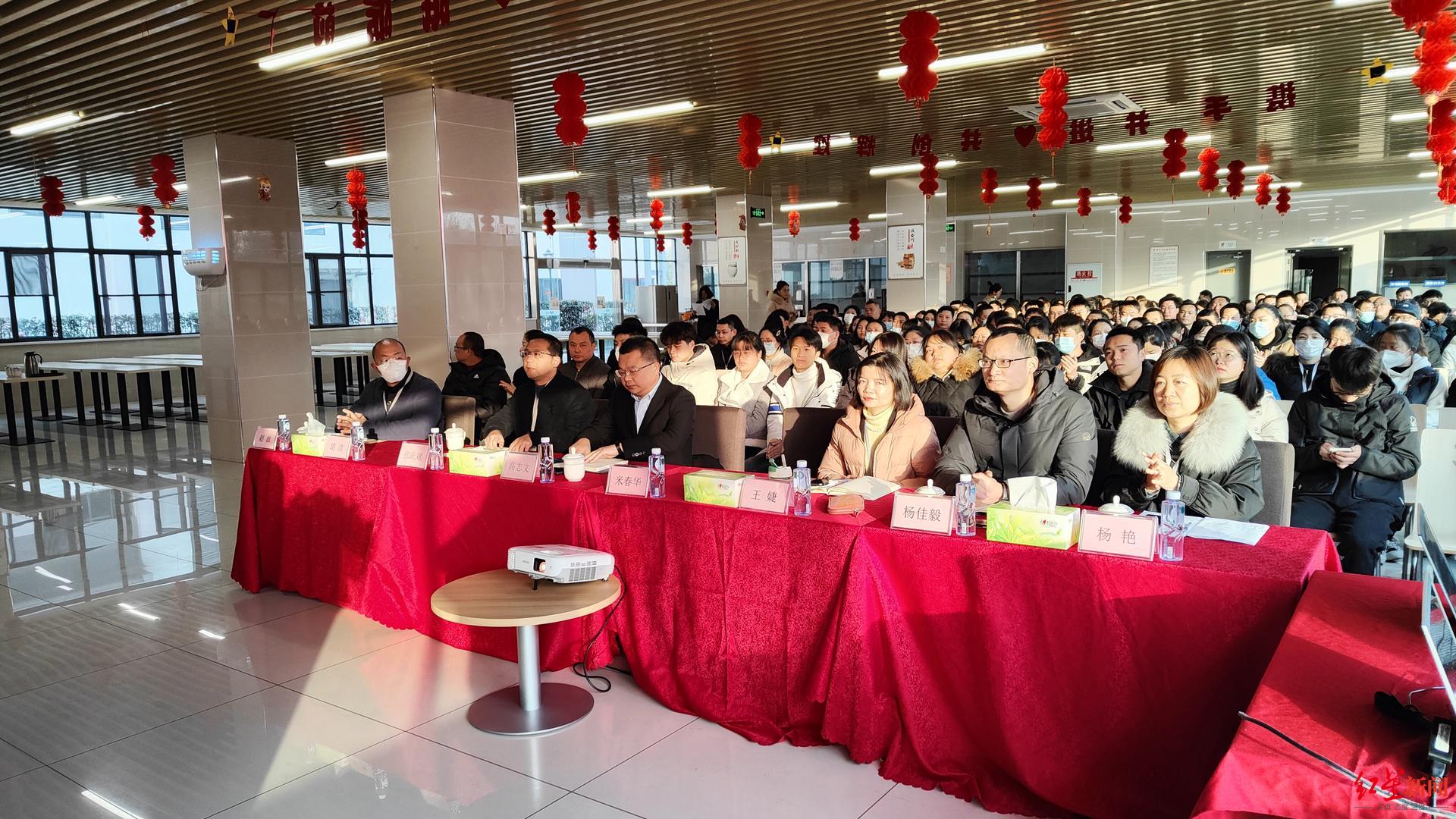 制药工厂、智算中心、亚蓉欧国家馆……开工首日，各行各业的生产活力竞相迸发！（青白江亚蓉欧国家馆可以去玩吗）