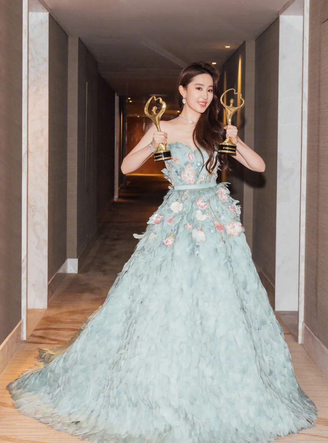 事件升级！刘亦菲曾被校园霸凌再惹争议，韩国网友态度两极分化-刘亦菲韩媒评论视频