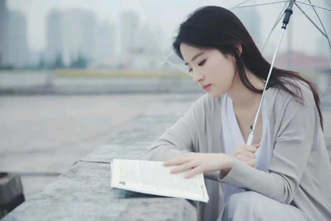 事件升级！刘亦菲曾被校园霸凌再惹争议，韩国网友态度两极分化-刘亦菲韩媒评论视频