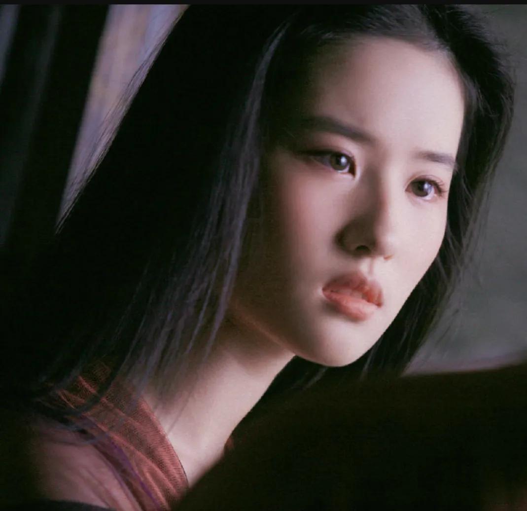 被韩国女生霸凌！刘亦菲爆过往经历表示：在美国，想维护祖国尊严-韩国媒体报道刘亦菲家世的视频是真的吗