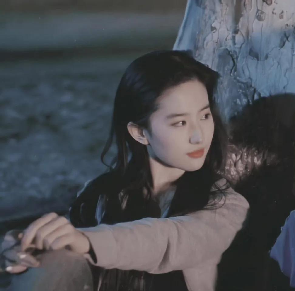 被韩国女生霸凌！刘亦菲爆过往经历表示：在美国，想维护祖国尊严-韩国媒体报道刘亦菲家世的视频是真的吗