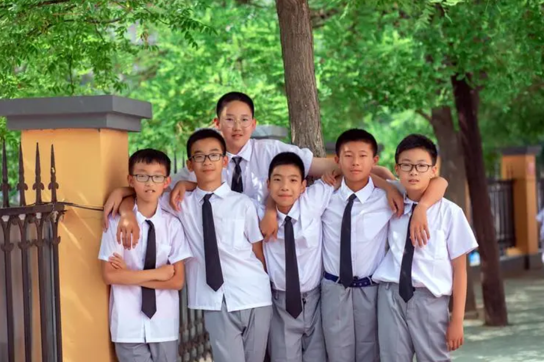 校方回应13岁学生已是公司老板，老师感到意外，网友：我还在打工（十几岁创业的女孩）