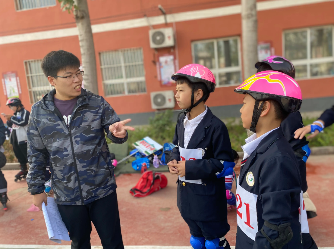 校方回应13岁学生已是公司老板，老师感到意外，网友：我还在打工（十几岁创业的女孩）