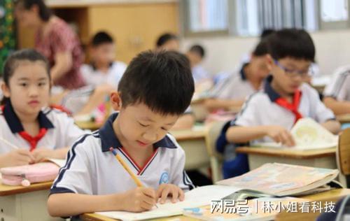 校方回应13岁学生是公司老板：不是法人也不可能是，其他还在了解（13岁的兼职软件）