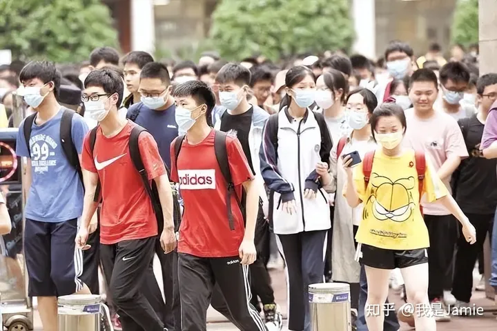 不要再坑人了，推崇高考首日第1个出考场的学生这种做法害人不浅