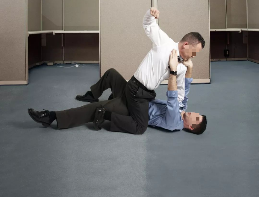 村支书断水断电，180头猪全死在养猪场，派出所：罚款500-4个养猪场被冲毁6000头死猪漂浮水面 村干部手写求助信