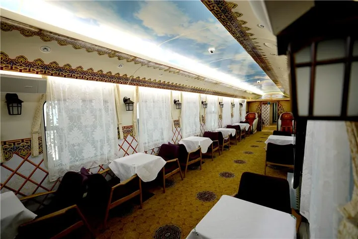 中铁呼和浩特局旅游专列开行，一起来乘上专列看草原-内蒙古呼和浩特铁路局官网