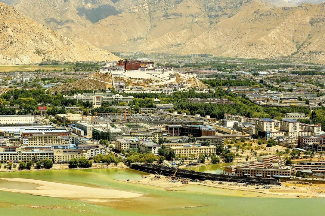 坐上了火车去拉萨，去看那最美的布达拉，这个夏天，一起去西藏！-哈尔滨到拉萨火车价格查询